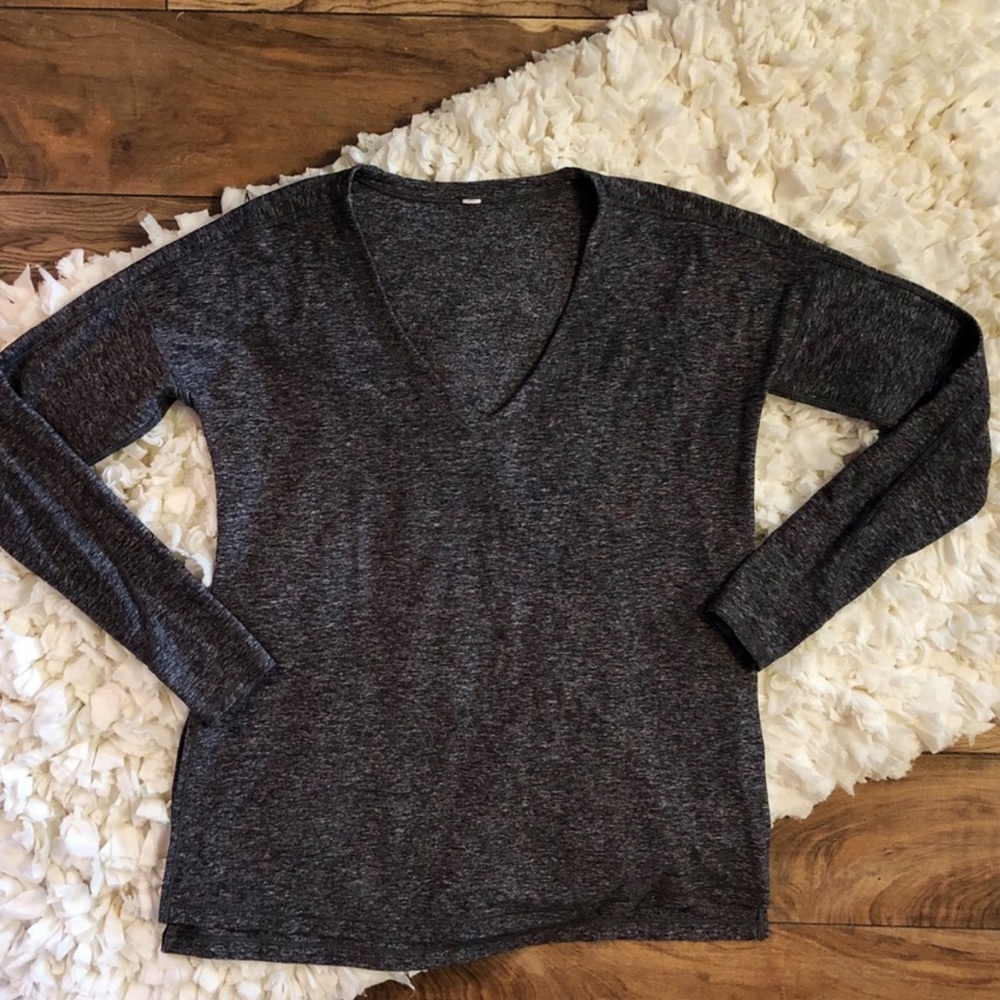 Lulu Lemon gray/black long sleeve: size 6