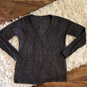 Lulu Lemon gray/black long sleeve: size 6