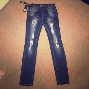 NWT ripped skinny jeans