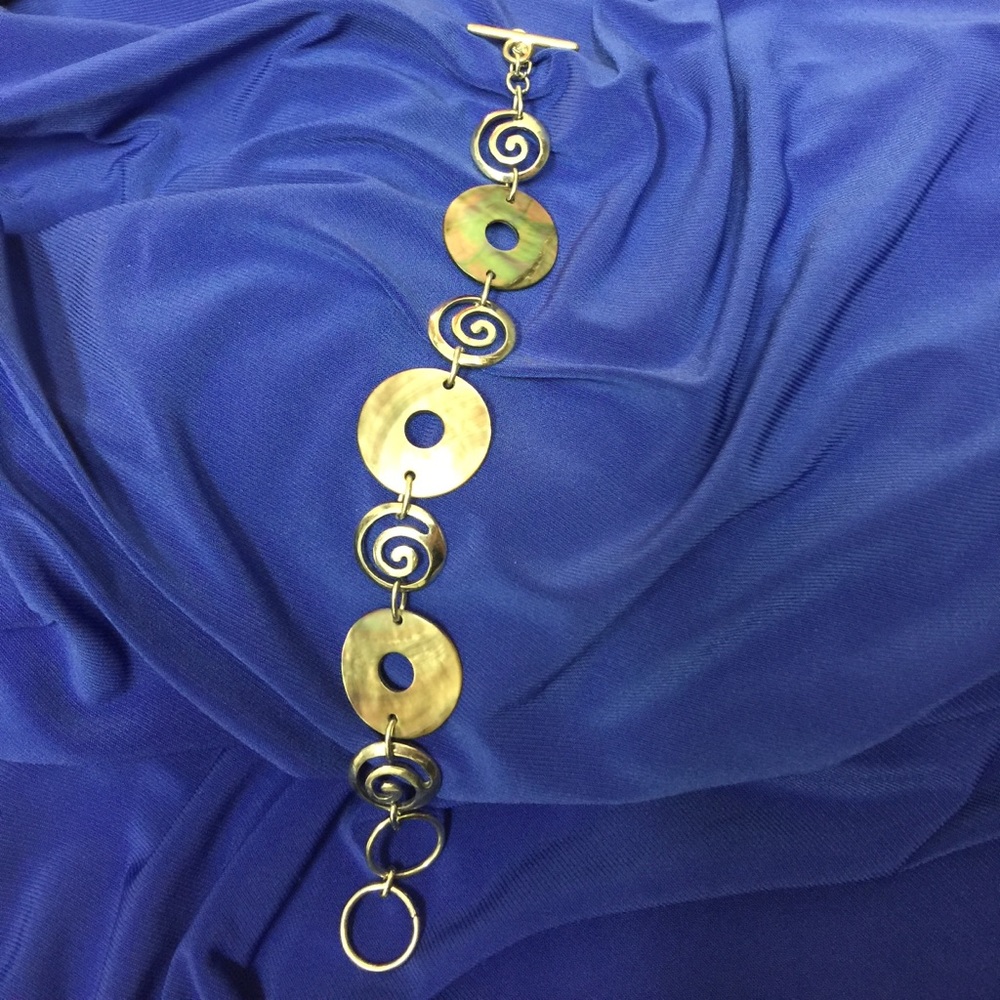 Cookie Lee Swirl and shell bracelet