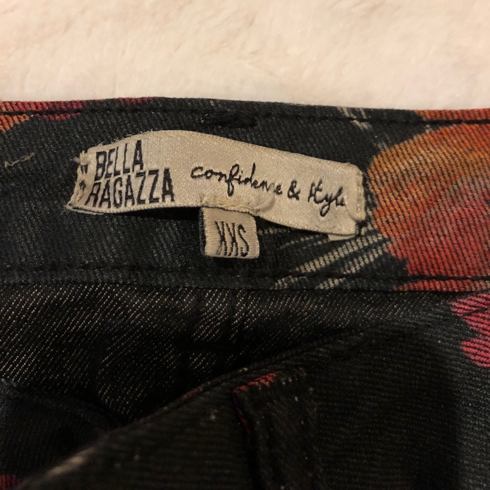 BLACK FLORAL SKINNIES - Picture 3 of 4