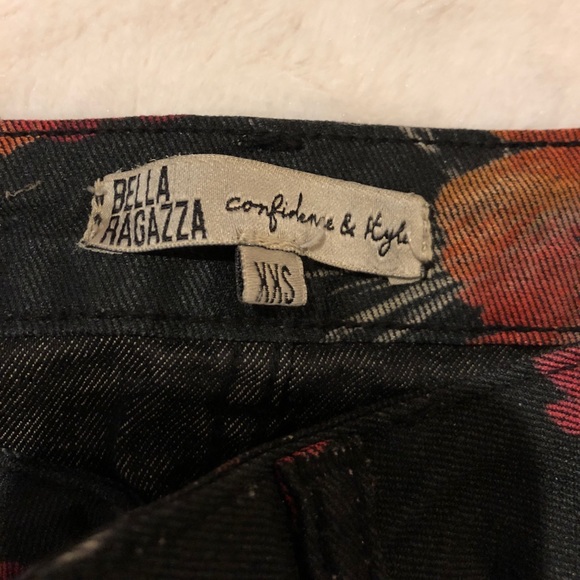 BLACK FLORAL SKINNIES - Picture 3 of 4