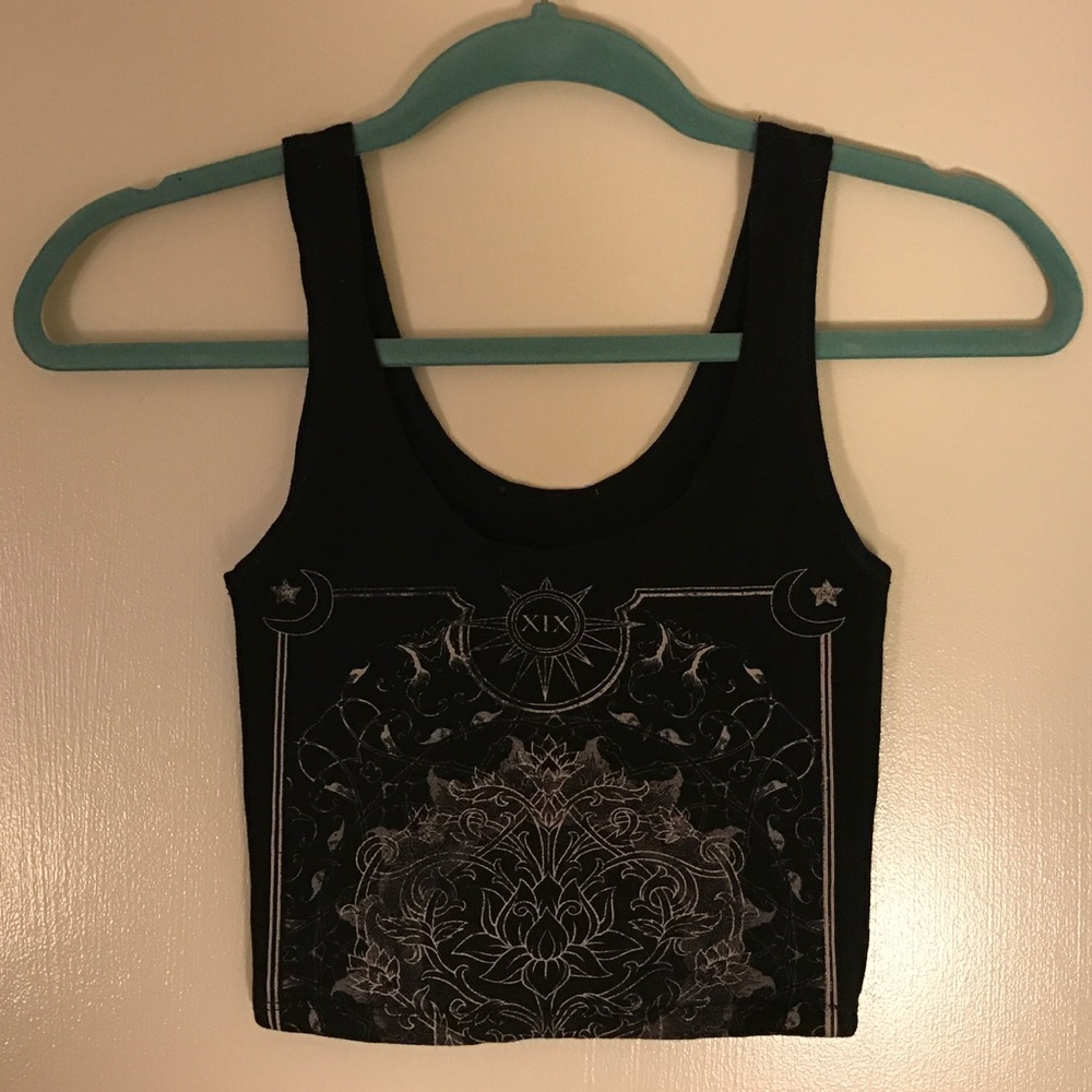 Black cropped tank