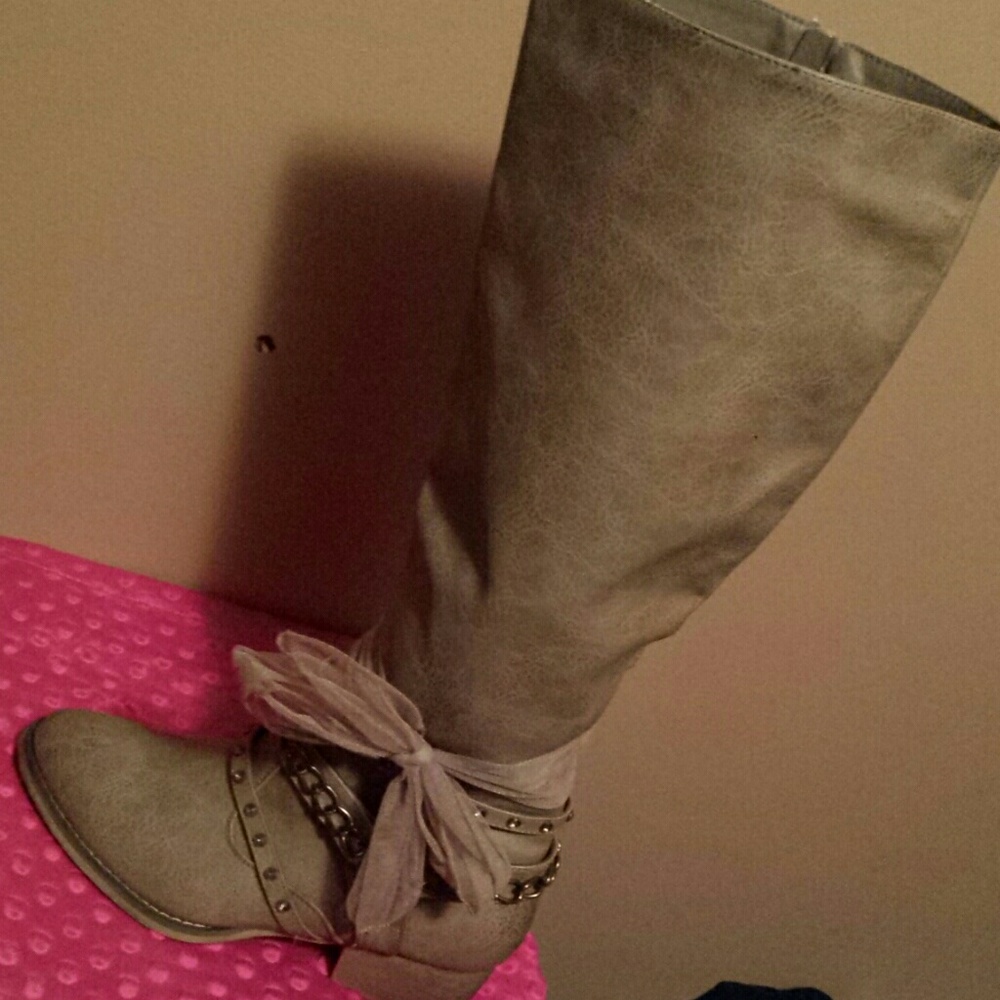 Hot Tomato Thelma Ribbon Boots - Size 8W