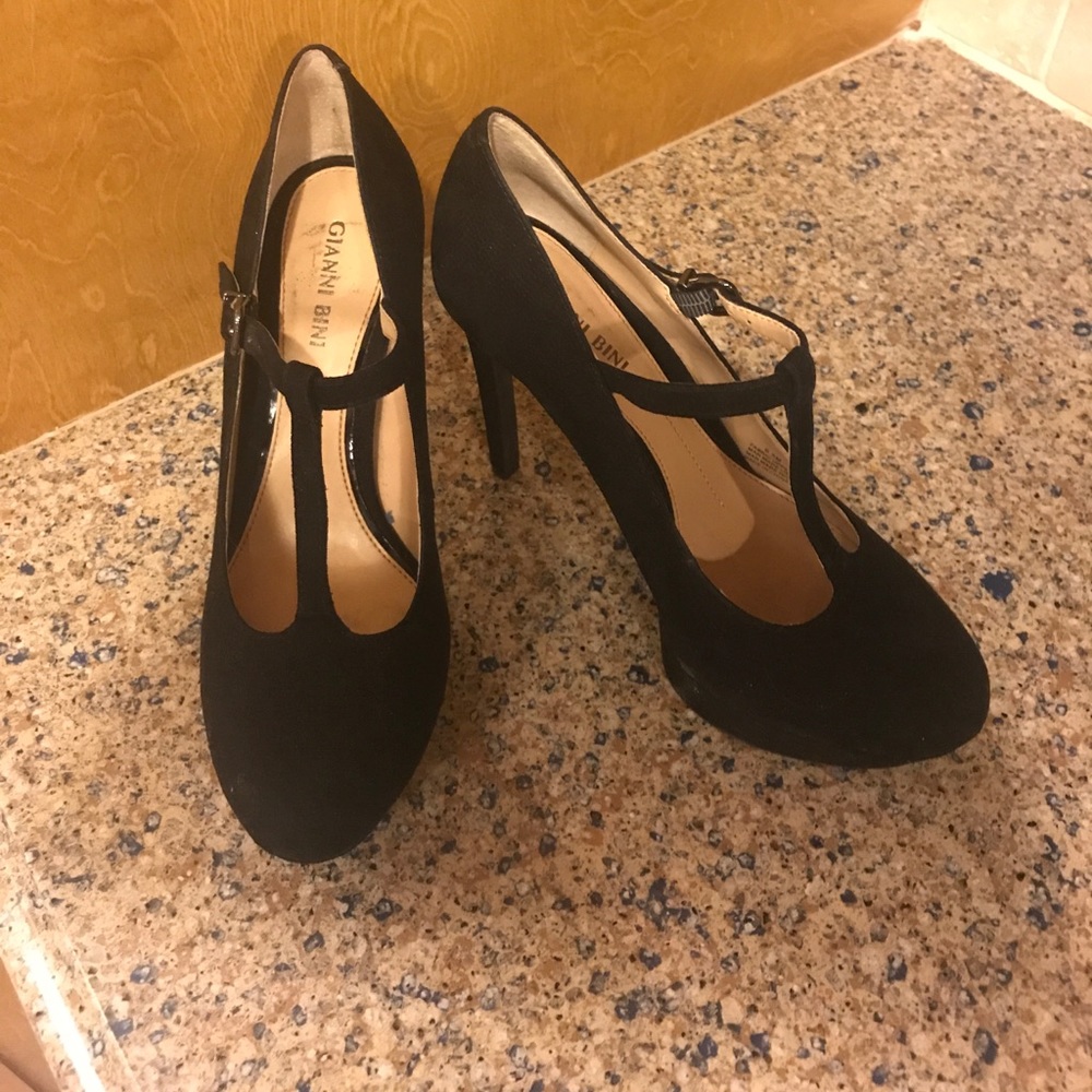 Black Gianni Bini Pumps