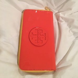 Tory Burch Stacked Patent Zip Continental Wallet