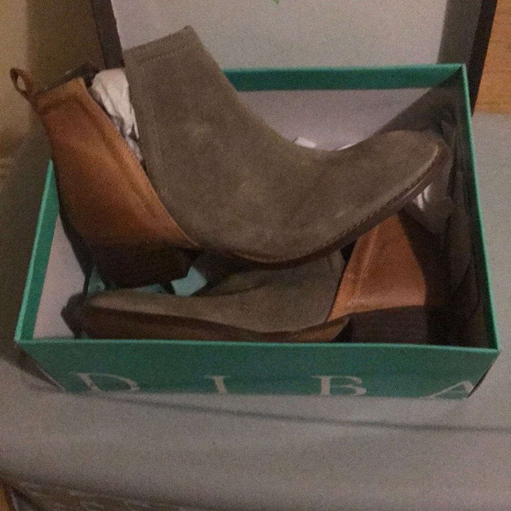 Diba tribe size 9 boots