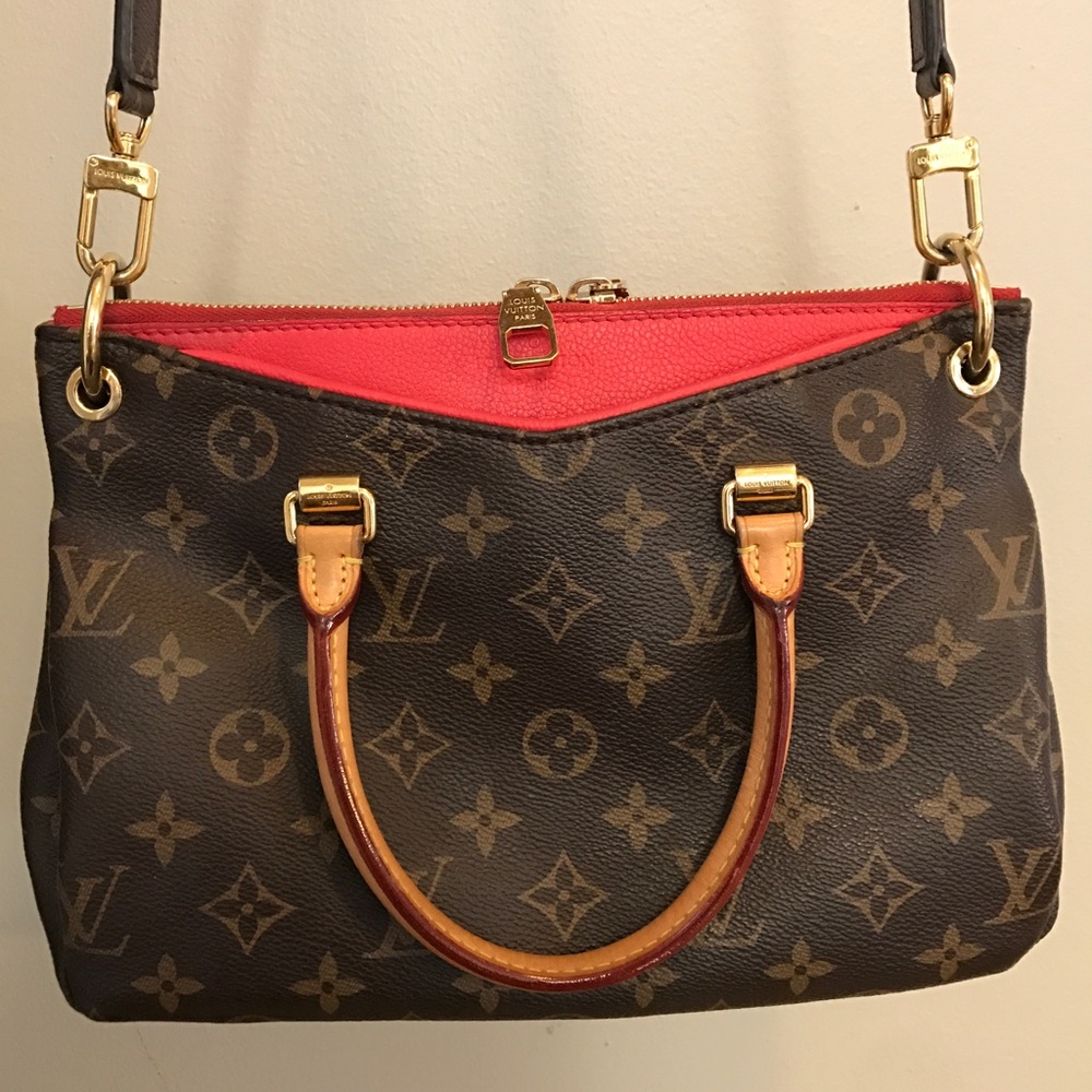 ❗️SOLD❗️Authentic Louis Vuitton Pallas Monogram - Picture 2 of 7