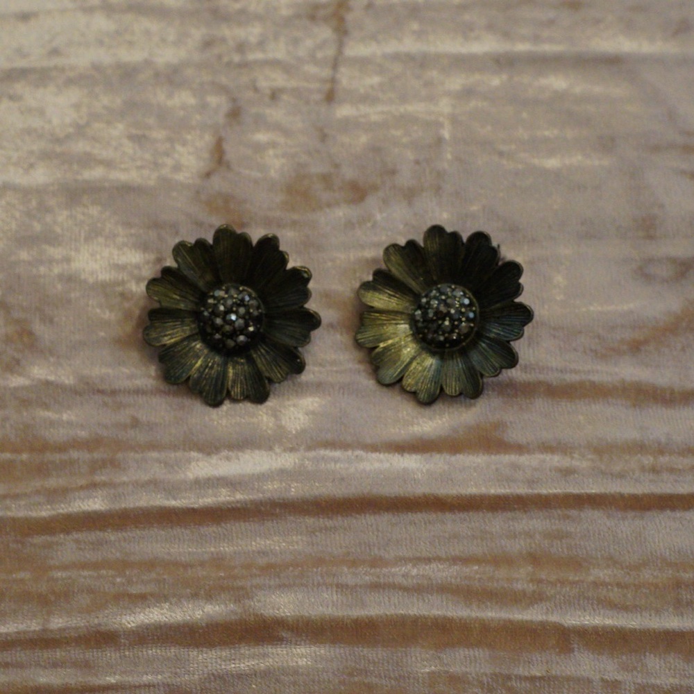 Metal floral earrings