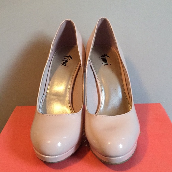 Heels - Picture 3 of 3