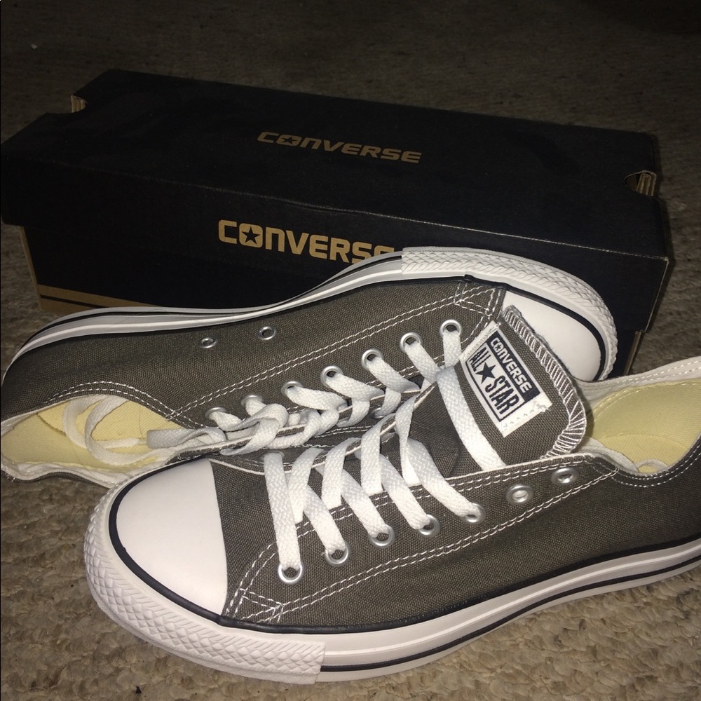 Gray lowtop Converse