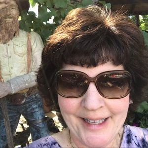 Meet your Posher, Debra