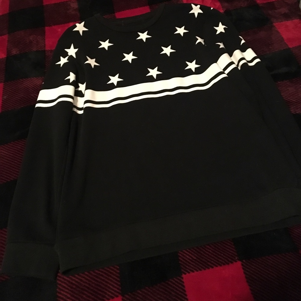 Long sleeve shirt.