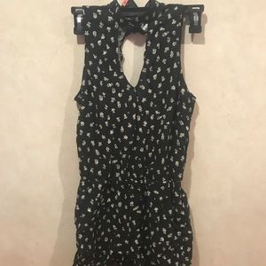 Choker vneck and cut out back romper