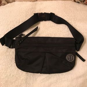 Lululemon fanny pack / travel pooch