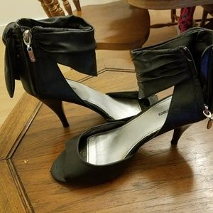 Black dressy shoes