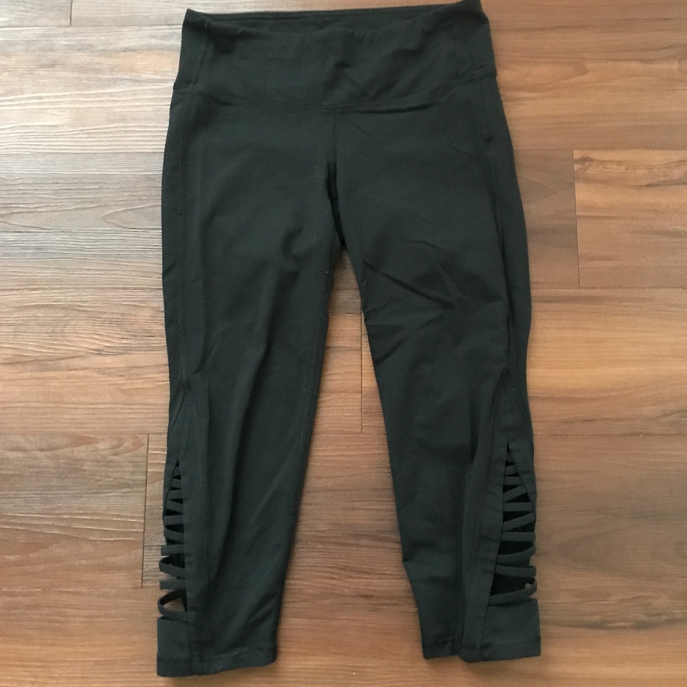 ATHLETA SMALL Cropped BLACK Leggings lace bottom