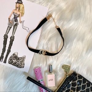 💰Choker Black Velvet Gold “LOVE” Charm