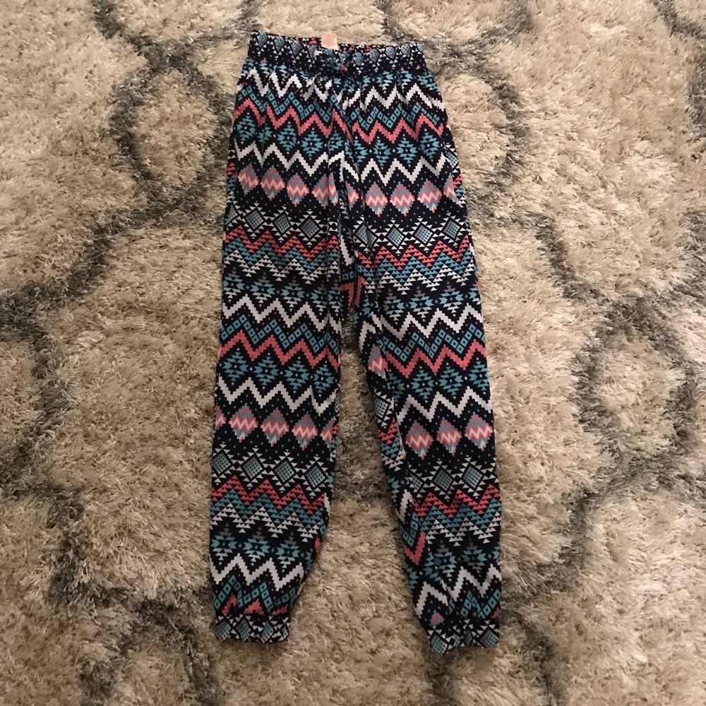 Loose stylish pants with lots of pretty detail!