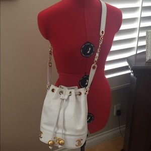 ❤️CHANEL❤️ VINTAGE WHITE CAVIAR BUCKET BAG