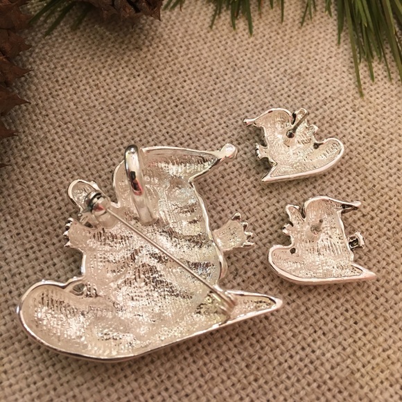 NWT Enamel Snowman On Sled Pin/Pendant Earrings - Picture 2 of 8