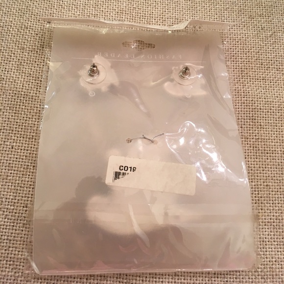 NWT Enamel Snowman On Sled Pin/Pendant Earrings - Picture 7 of 8