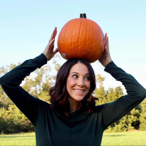 Meet your Posher, Lauren - Picture 2 of 5