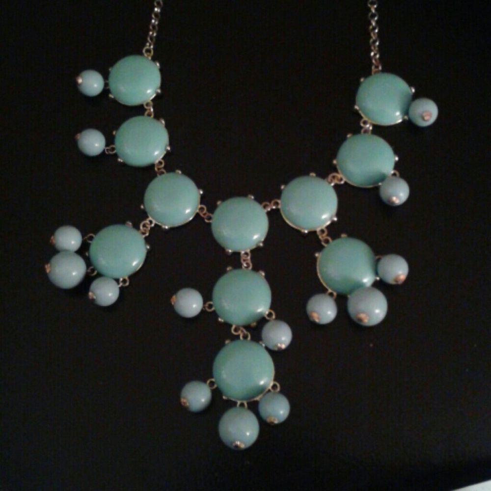 Nwot EL Blue mark EL necklace