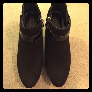 NWT black bandolino booties!!