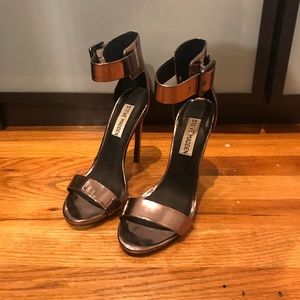 SOLD! Gently worn Steve Madden Pewter Heels size 6