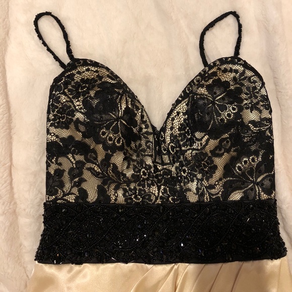 Black and champagne prom dress! - Picture 2 of 7