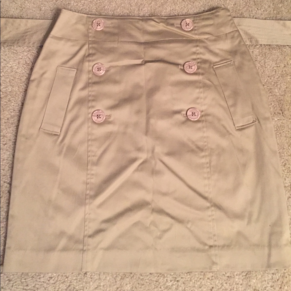 Khaki colored skirt
