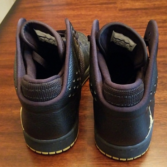A pair of black leather Jordan's - Picture 3 of 5