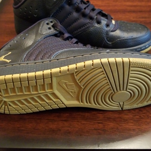 A pair of black leather Jordan's - Picture 5 of 5