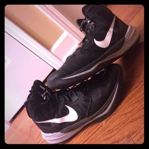 Nike hyperdunks good condition