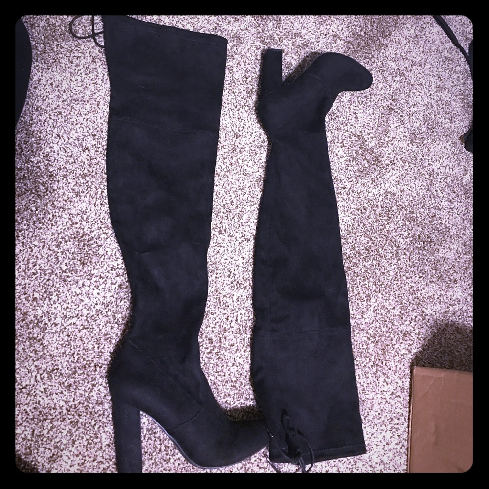 Thigh high black boots🔥