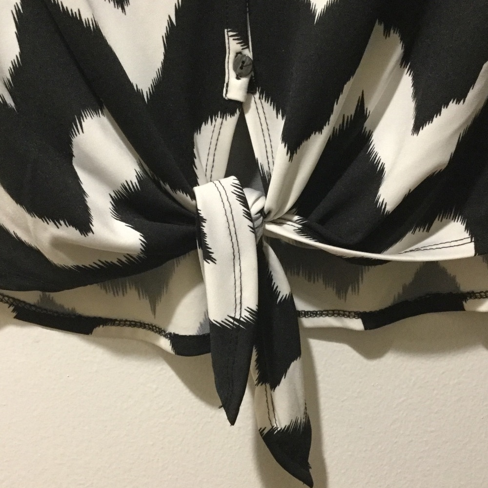 3/4 Length tie waist chevron button down - Picture 2 of 6