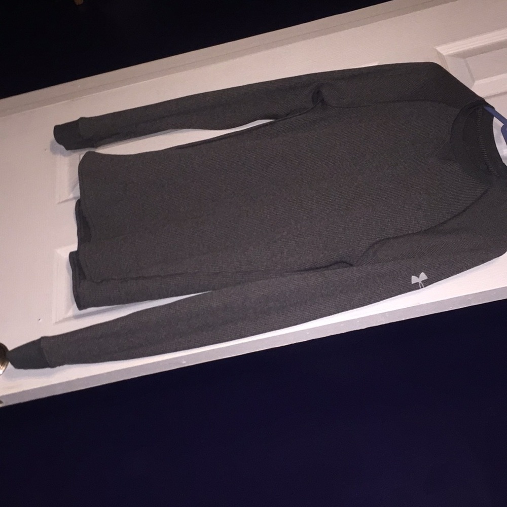 Men's Underarmour long sleeve shirt