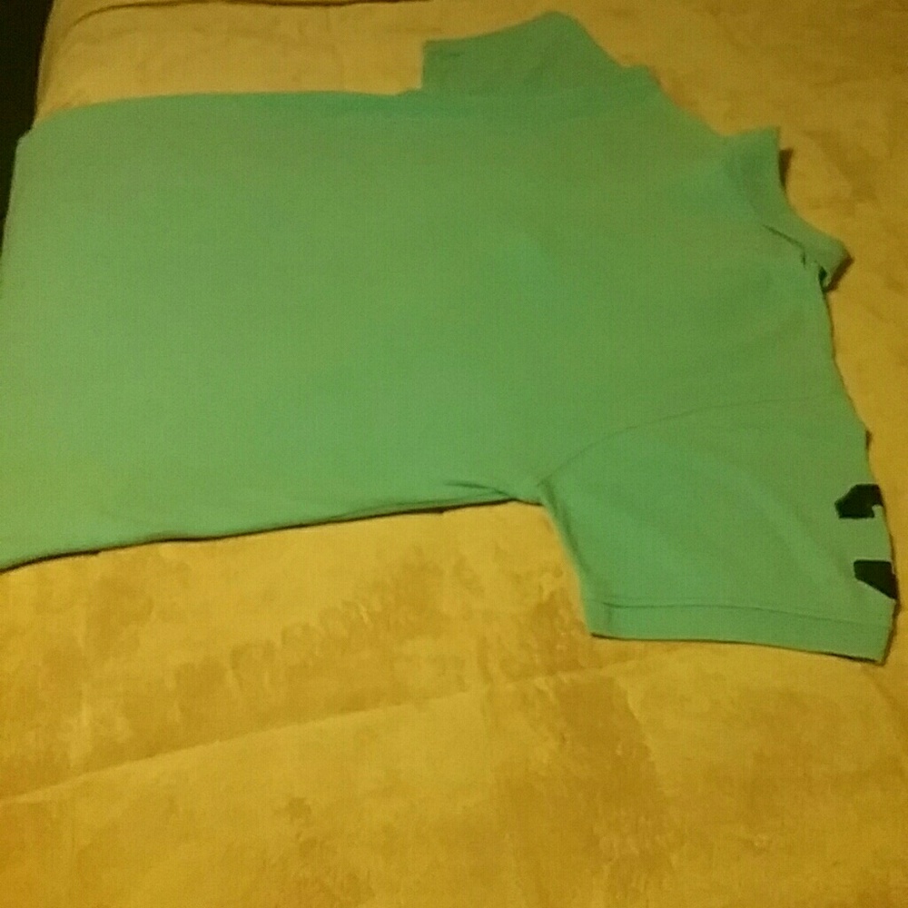 Shirts (2) - Picture 7 of 8