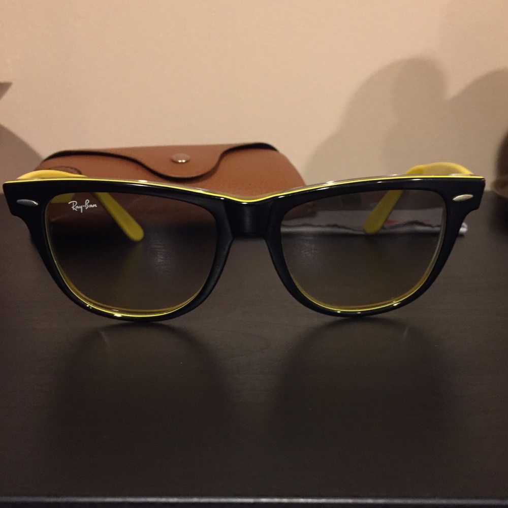 AUTHENTIC Wayfarer Ray Bans