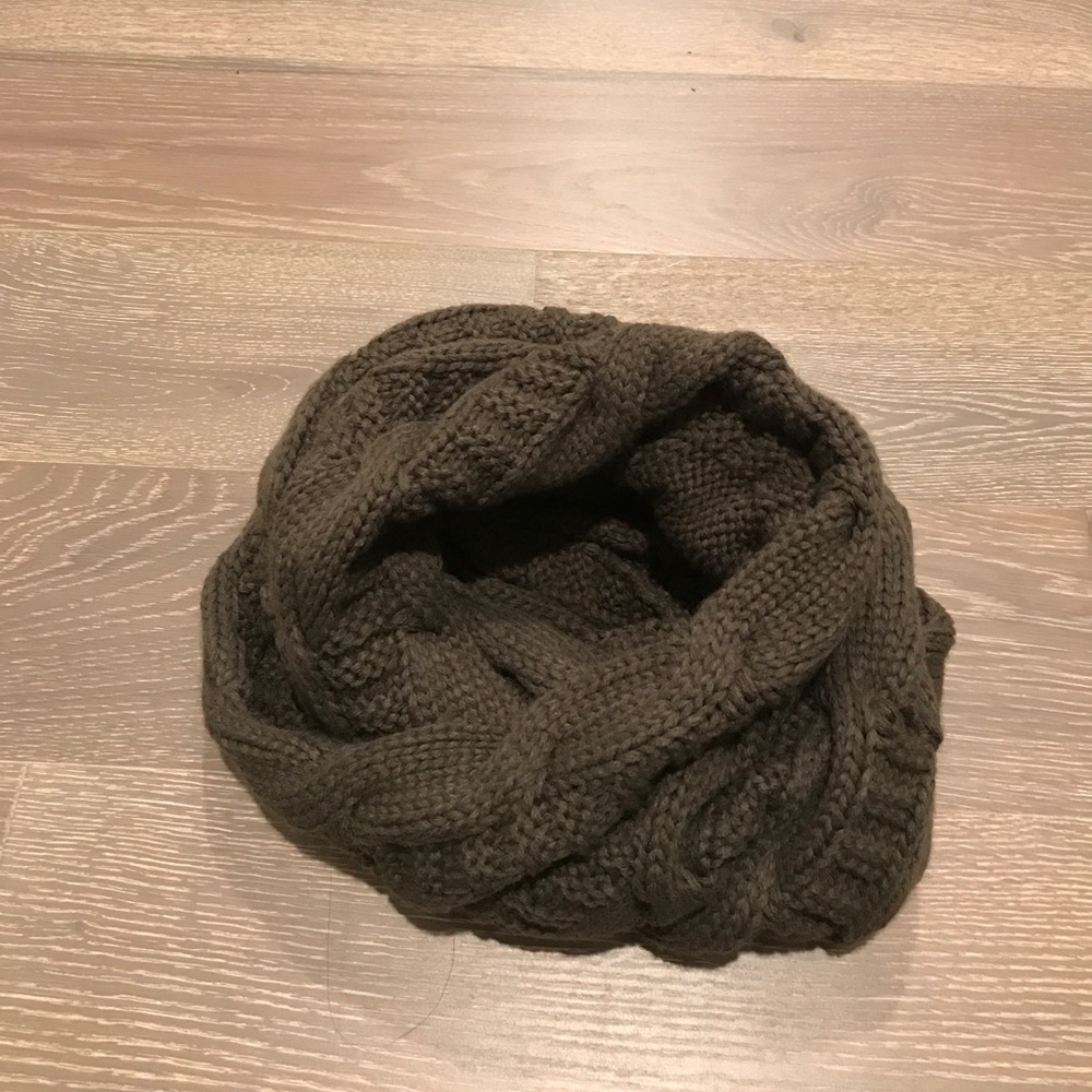 •Look Infinity Scarf• - Picture 2 of 5