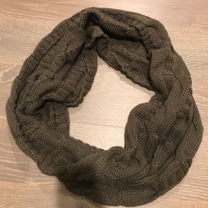 •Look Infinity Scarf•