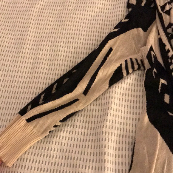 Geometric sweater - Picture 3 of 4