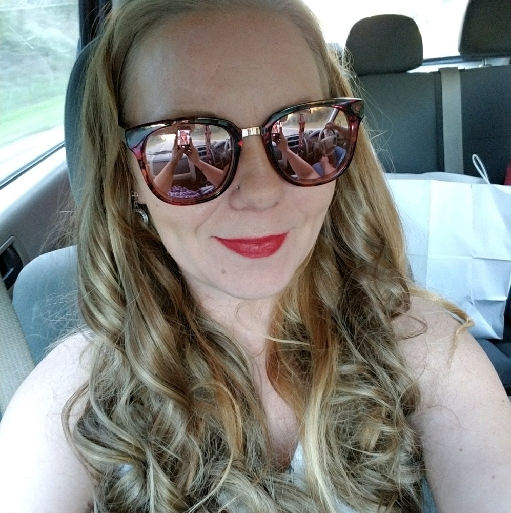 Meet your Posher, Samantha