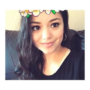 Meet your Posher, Claudia