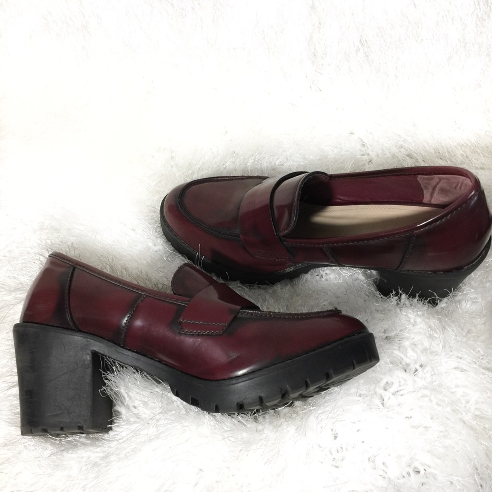 {Rouge} Trendy Maroon Chunky Heeled Loafers