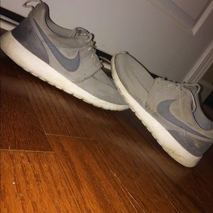 Nike roshes