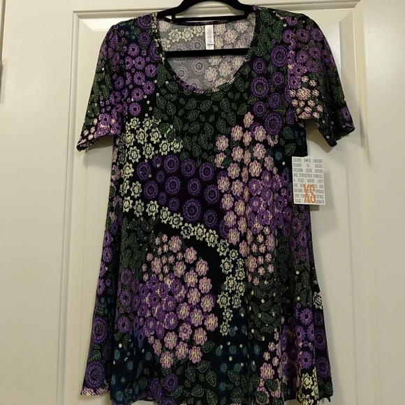 🆕 LuLaRoe Perfect T - Picture 1 of 4