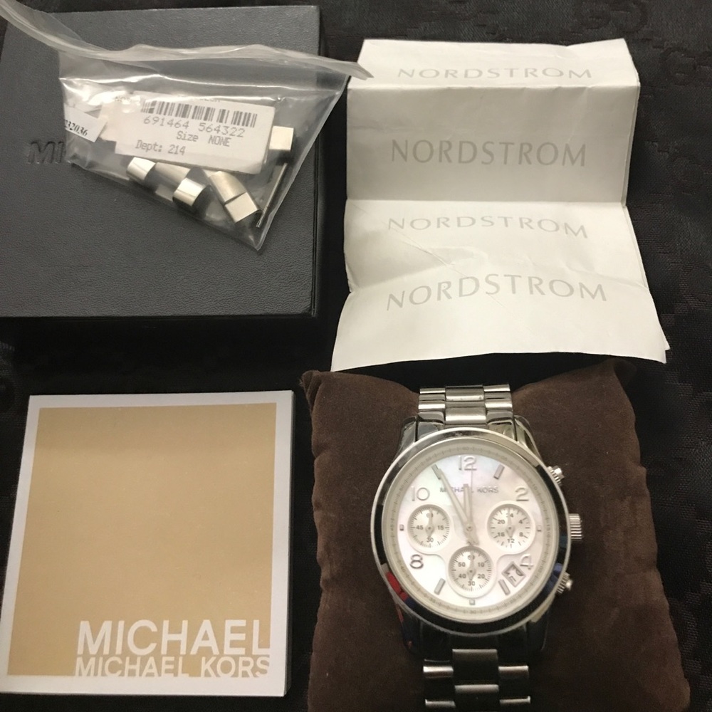% Authentic Michael Kors Runway Chronograph - image 3