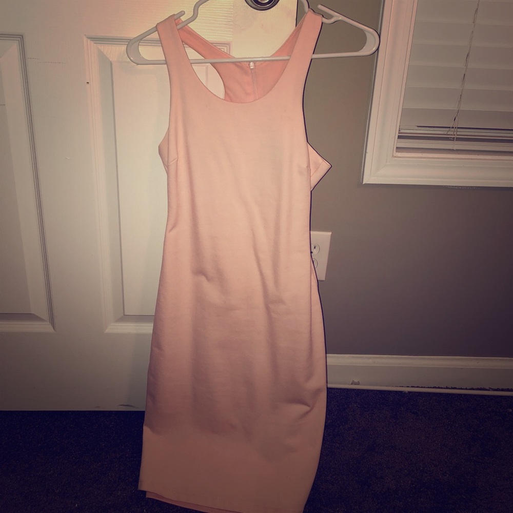 A Lulu light pink cut in neck dress